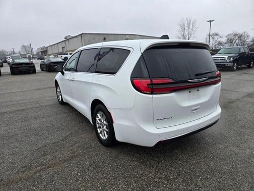2024 Chrysler Pacifica Touring-L