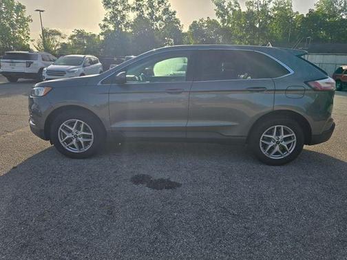 Gray Metallic 2024 Ford Edge SEL