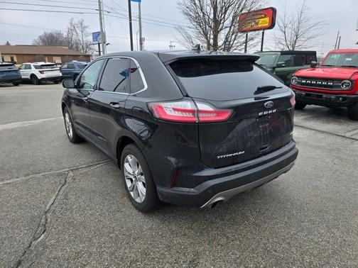 2022 Ford Edge Titanium