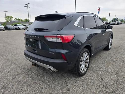 2022 Ford Escape Titanium Hybrid
