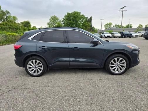 2022 Ford Escape Titanium Hybrid