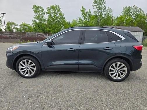 2022 Ford Escape Titanium Hybrid