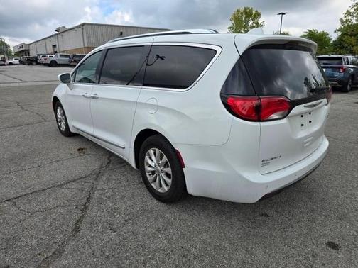 2018 Chrysler Pacifica Touring-L
