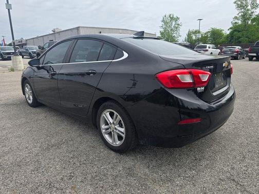 Mosaic Black Metallic 2018 Chevrolet Cruze LT