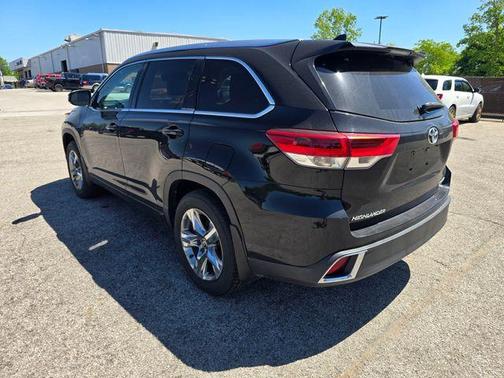 Midnight Black Metallic 2019 Toyota Highlander Limited Platinum