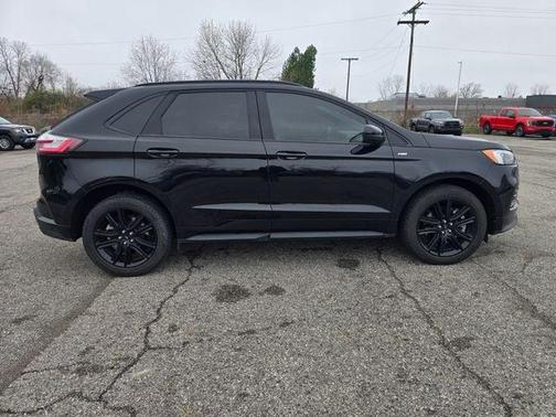 Agate Black Metallic 2022 Ford Edge ST Line