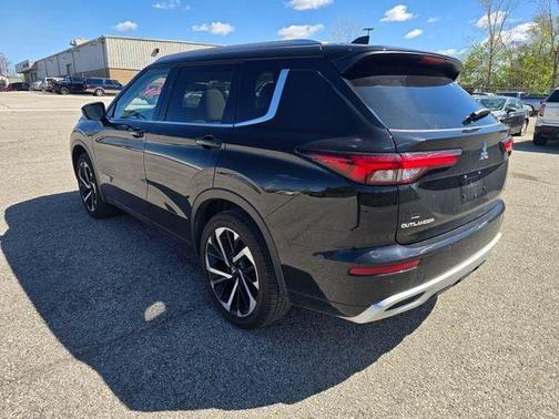 Black 2024 Mitsubishi Outlander SEL