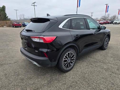 2022 Ford Escape PHEV Titanium