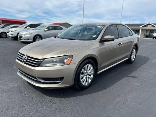 Gold 2015 Volkswagen Passat 1.8T S