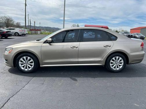 Gold 2015 Volkswagen Passat 1.8T S