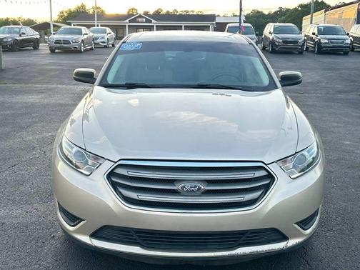 White Gold Metallic 2018 Ford Taurus SE