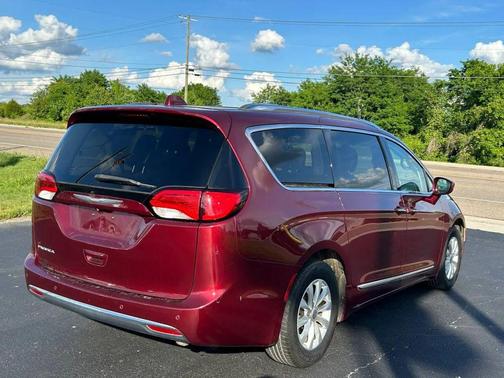 Velvet Red Pearlcoat 2018 Chrysler Pacifica Touring-L