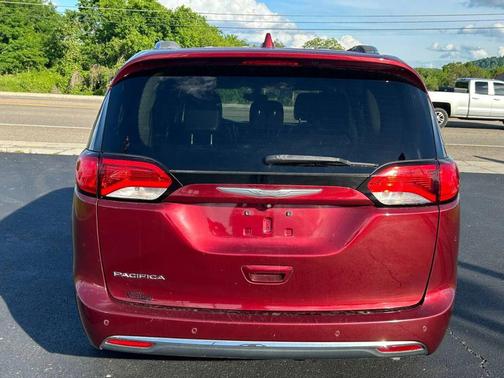 Velvet Red Pearlcoat 2018 Chrysler Pacifica Touring-L