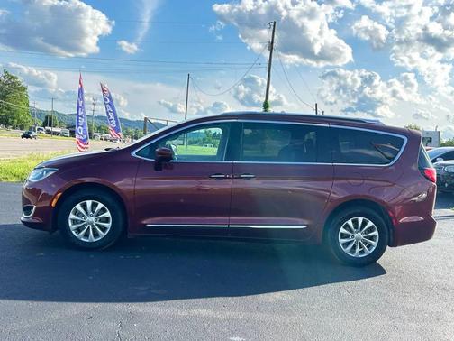 Velvet Red Pearlcoat 2018 Chrysler Pacifica Touring-L