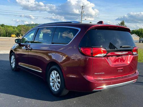 Velvet Red Pearlcoat 2018 Chrysler Pacifica Touring-L