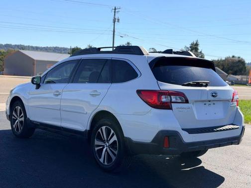 Crystal White Pearl 2018 Subaru Outback 2.5i Limited