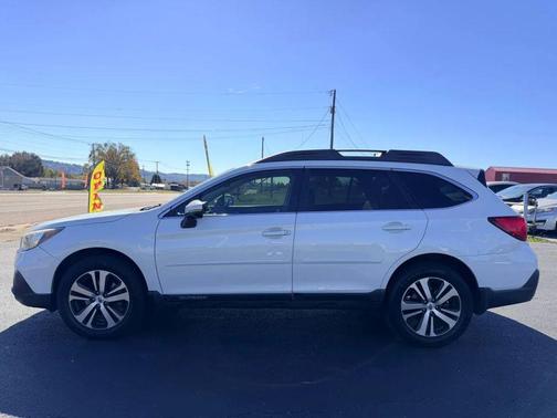 Crystal White Pearl 2018 Subaru Outback 2.5i Limited