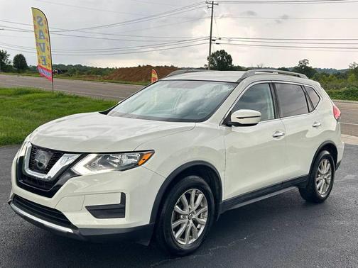 White 2017 Nissan Rogue SV