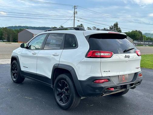 Bright White Clearcoat 2017 Jeep Cherokee Sport