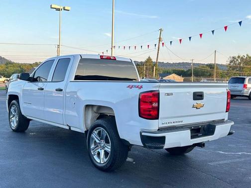 Summit White 2018 Chevrolet Silverado 1500 Custom