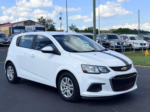 Summit White 2020 Chevrolet Sonic FWD Hatchback 1FL 5-Door