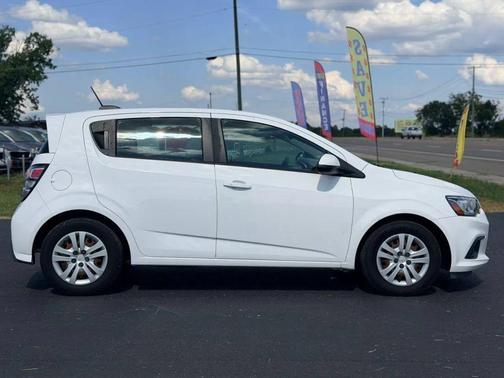 Summit White 2020 Chevrolet Sonic FWD Hatchback 1FL 5-Door