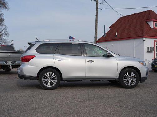 Brilliant Silver 2018 Nissan Pathfinder SV