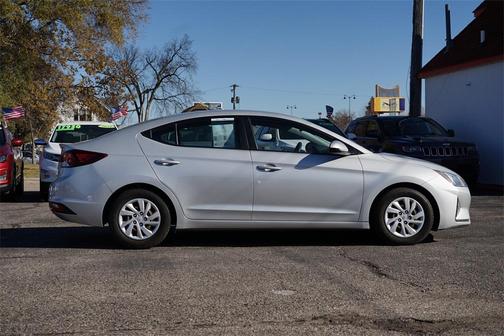 2019 Hyundai ELANTRA SE