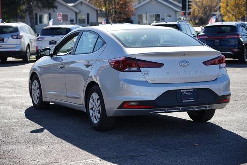 2019 Hyundai ELANTRA SE