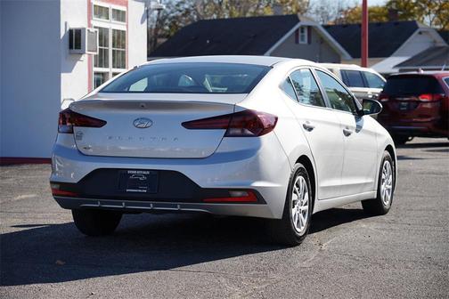 2019 Hyundai ELANTRA SE