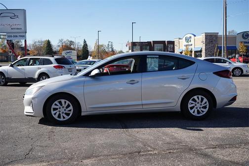 2019 Hyundai ELANTRA SE