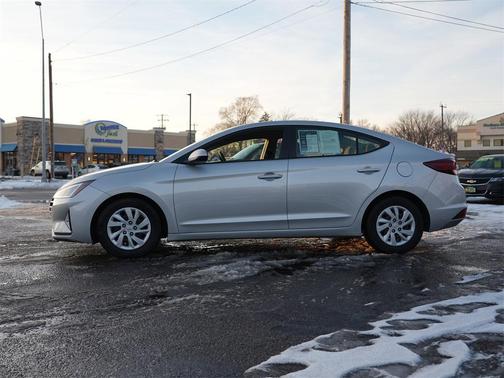 2019 Hyundai ELANTRA SE