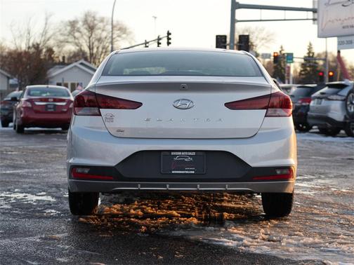 2019 Hyundai ELANTRA SE