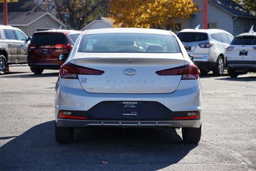 2019 Hyundai ELANTRA SE