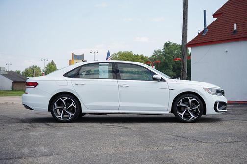 2021 Volkswagen Passat 2.0T R-Line