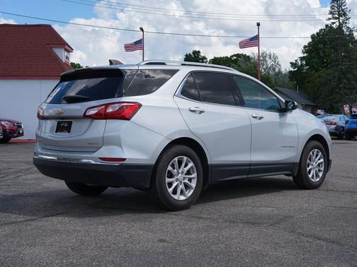 Silver Ice Metallic 2019 Chevrolet Equinox 1LT