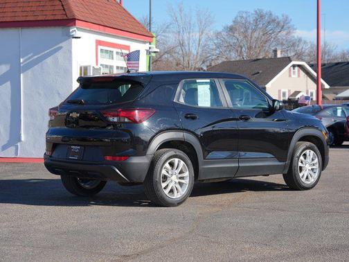 Mosaic Black Metallic 2022 Chevrolet Trailblazer LS