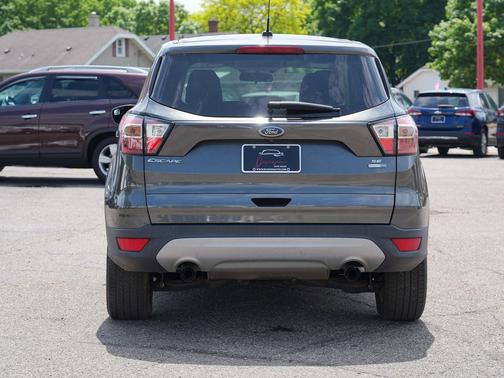 White Platinum Metallic Tri-Coat 2017 Ford Escape SE
