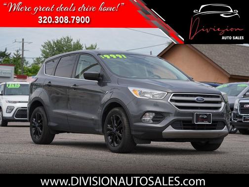 White Platinum Metallic Tri-Coat 2017 Ford Escape SE