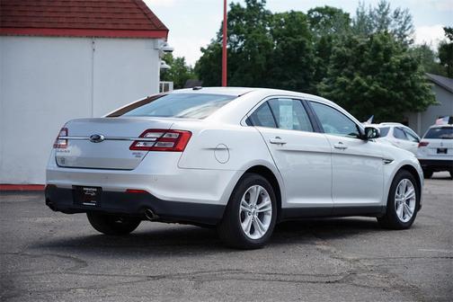 2016 Ford Taurus SEL