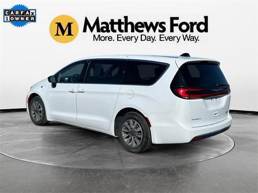 2024 Chrysler Pacifica Hybrid Select