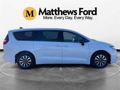 2024 Chrysler Pacifica Hybrid Select