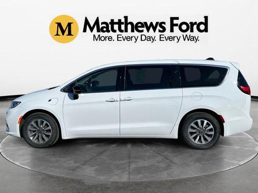 2024 Chrysler Pacifica Hybrid Select