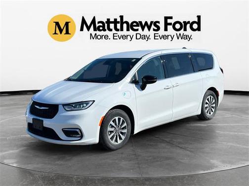 2024 Chrysler Pacifica Hybrid Select