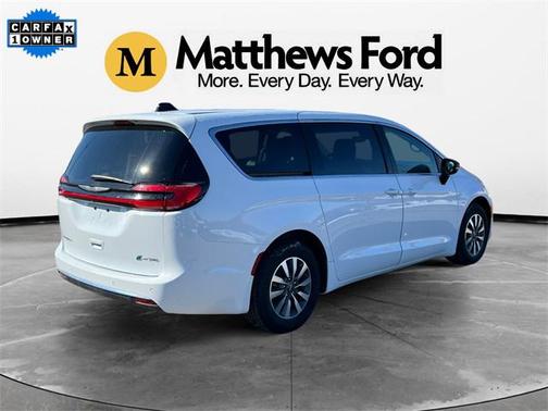 2024 Chrysler Pacifica Hybrid Select