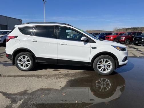 Oxford White 2018 Ford Escape SE