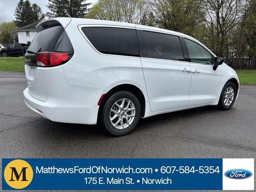 2024 Chrysler Voyager LX