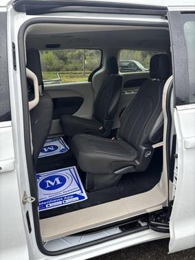2024 Chrysler Voyager LX