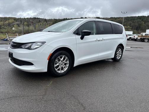 2024 Chrysler Voyager LX