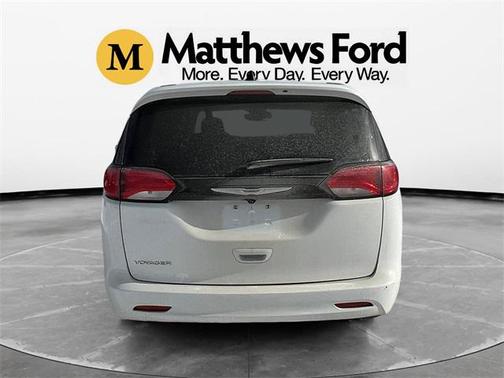 2023 Chrysler Voyager LX